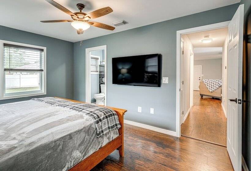 Avon Park Home W/ Private Hot Tub & Sunroom!