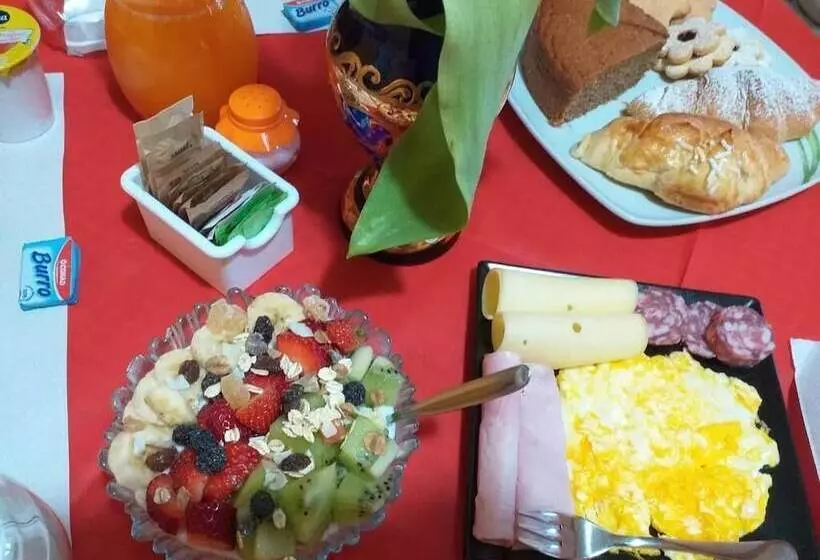 ベッドアンドブレックファースト Affittacamere Il Girasole