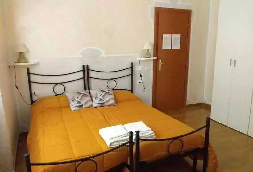 ベッドアンドブレックファースト Affittacamere Il Girasole