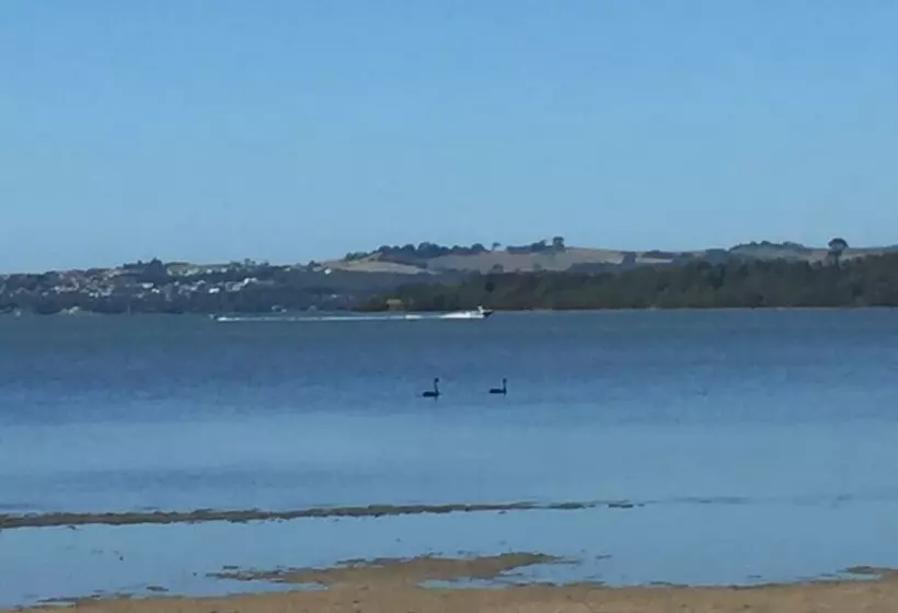 Aamiaismajoitus (B&B) Lakeside Shared Manor  Private 1 Or 2 Bedrooms Bathrooms Lounge Area & More