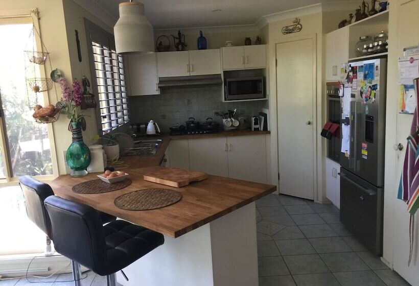 住宿加早餐  Lakeside Shared Manor  Private 1 Or 2 Bedrooms Bathrooms Lounge Area & More