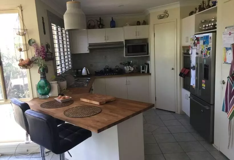 Aamiaismajoitus (B&B) Lakeside Shared Manor  Private 1 Or 2 Bedrooms Bathrooms Lounge Area & More