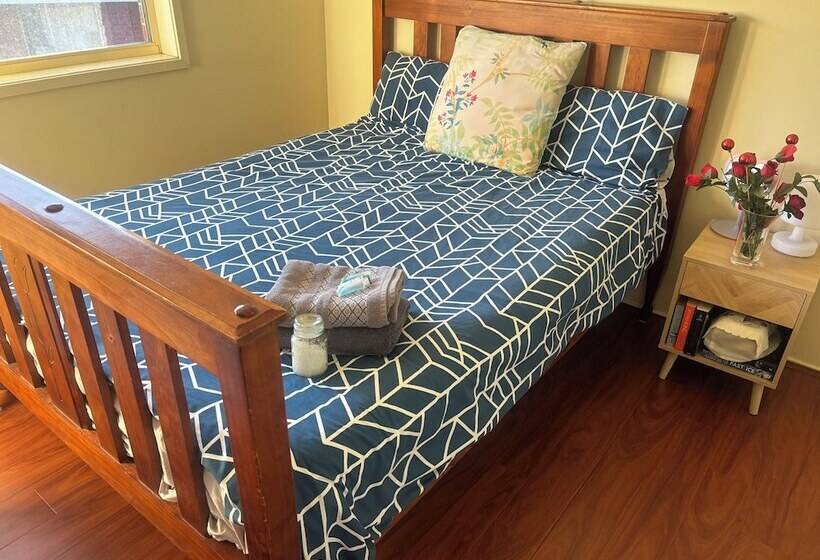 住宿加早餐  Lakeside Shared Manor  Private 1 Or 2 Bedrooms Bathrooms Lounge Area & More