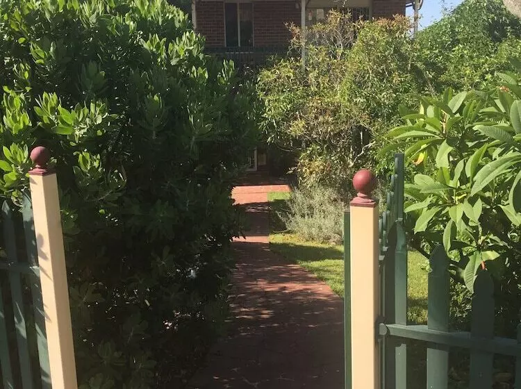 Aamiaismajoitus (B&B) Lakeside Shared Manor  Private 1 Or 2 Bedrooms Bathrooms Lounge Area & More