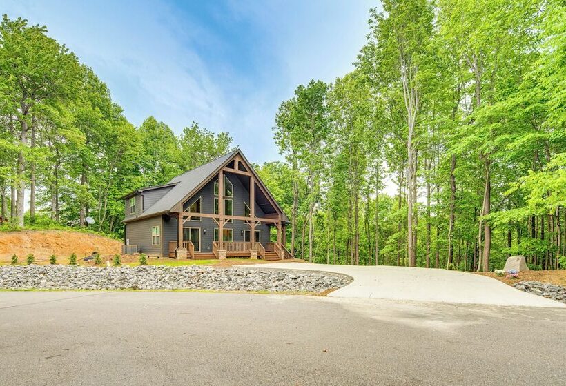 Cabin Rental Near Black Mountain: Fire Pit & Grill