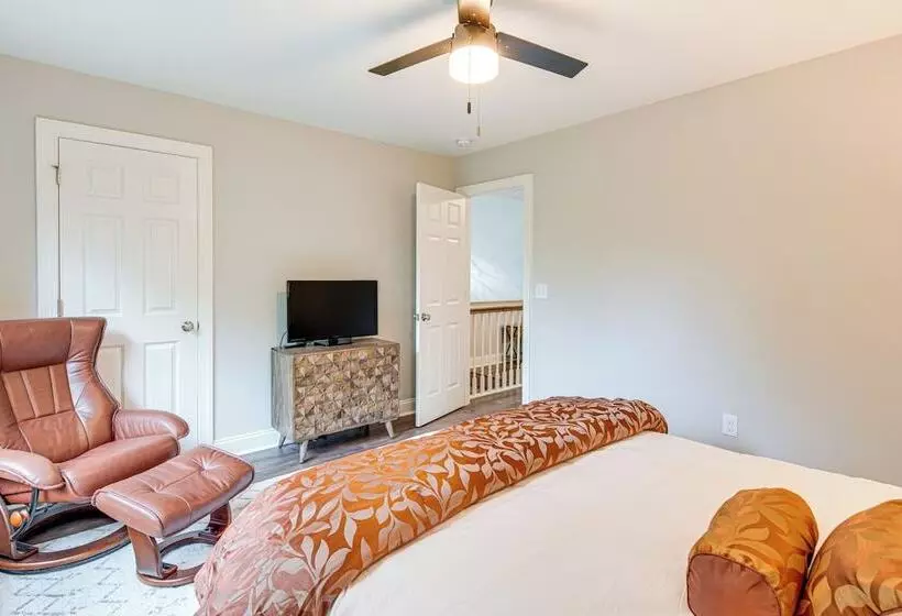 Cabin Rental Near Black Mountain: Fire Pit & Grill