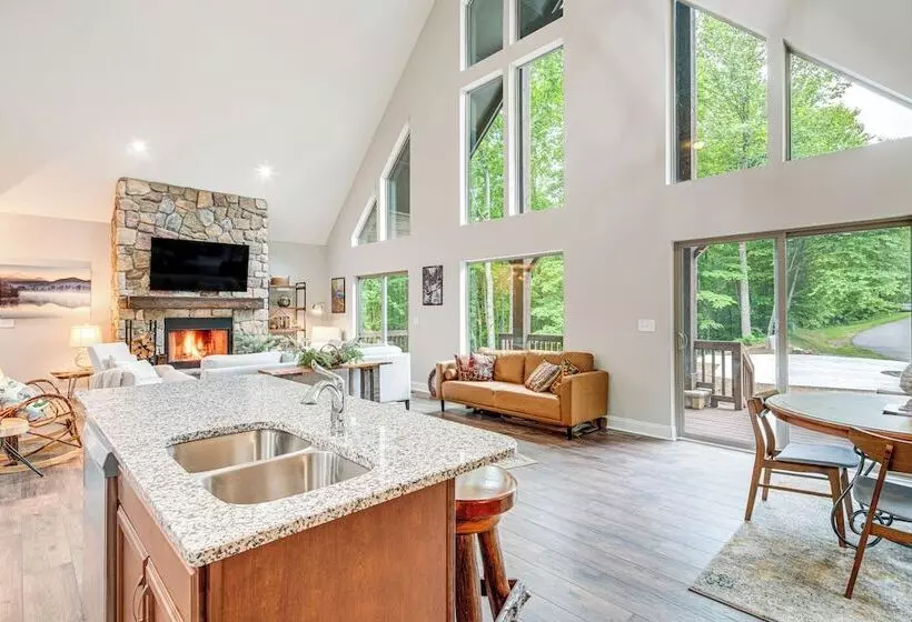 Cabin Rental Near Black Mountain: Fire Pit & Grill