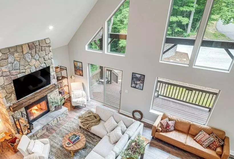 Cabin Rental Near Black Mountain: Fire Pit & Grill