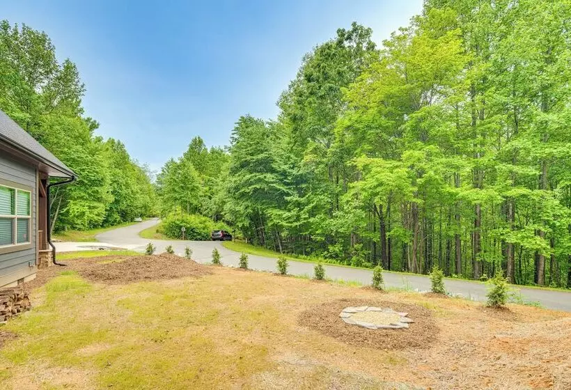 Cabin Rental Near Black Mountain: Fire Pit & Grill