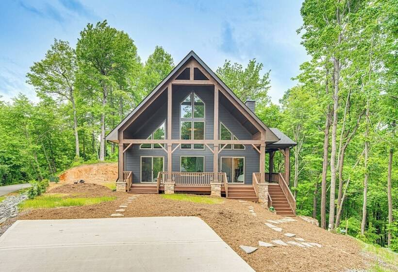 Cabin Rental Near Black Mountain: Fire Pit & Grill