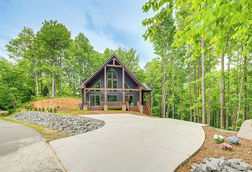 Cabin Rental Near Black Mountain: Fire Pit & Grill