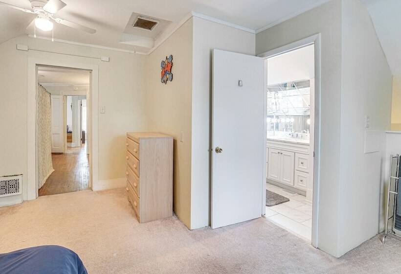 Charming Champaign Victorian W/ Deck!