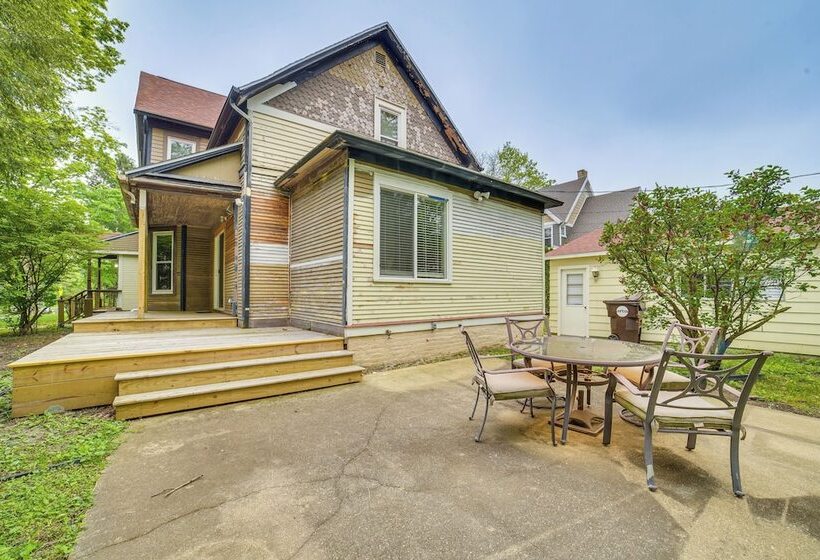 Charming Champaign Victorian W/ Deck!