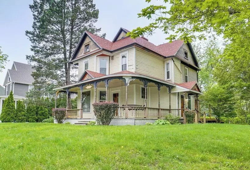Charming Champaign Victorian W/ Deck!