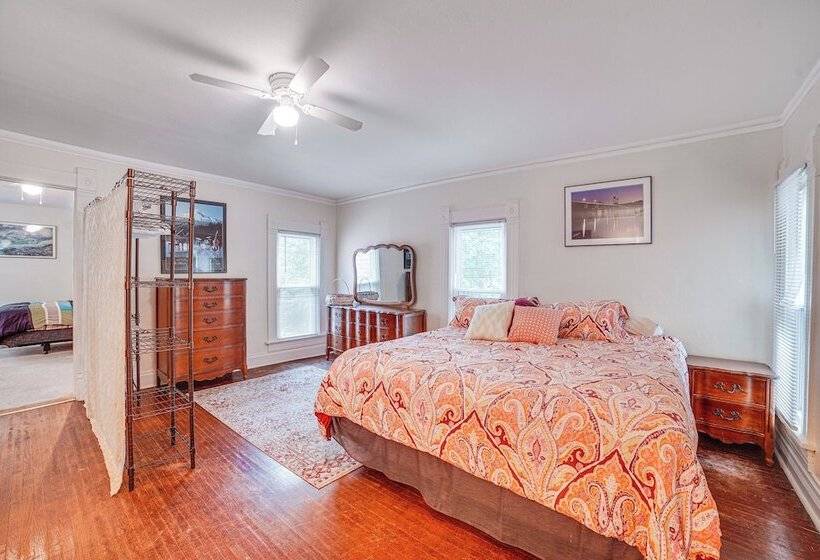 Charming Champaign Victorian W/ Deck!