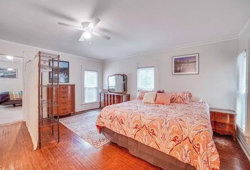 Charming Champaign Victorian W/ Deck!