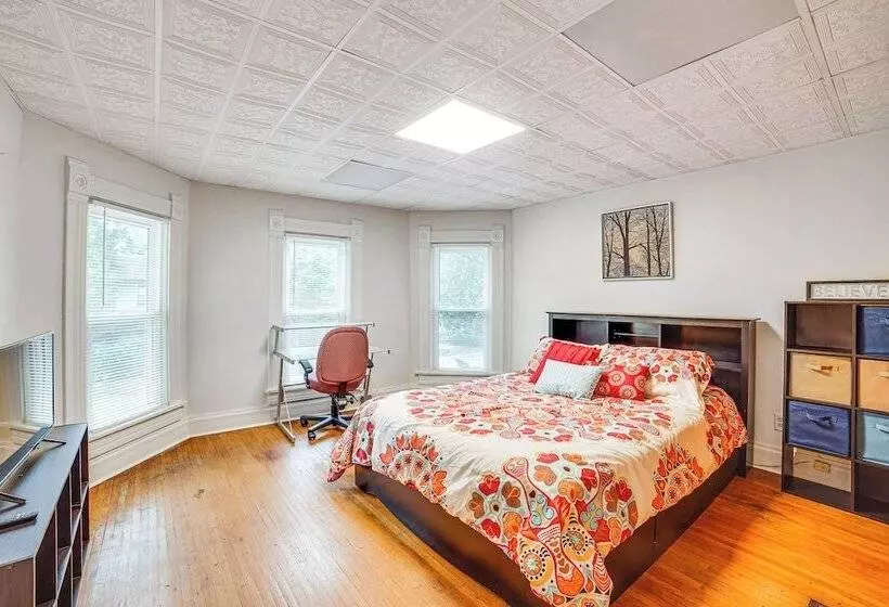 Charming Champaign Victorian W/ Deck!