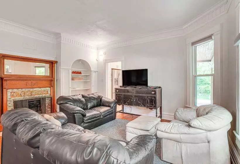 Charming Champaign Victorian W/ Deck!