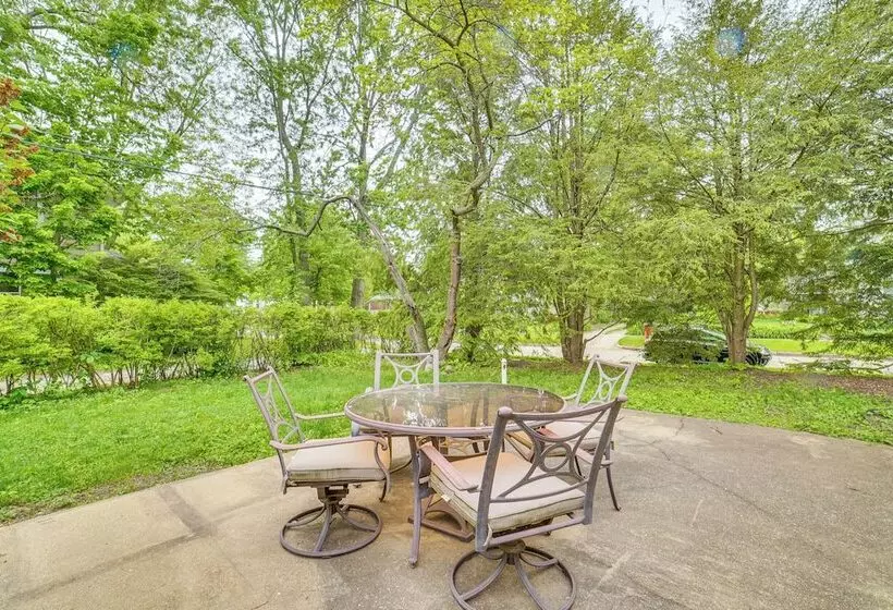 Charming Champaign Victorian W/ Deck!