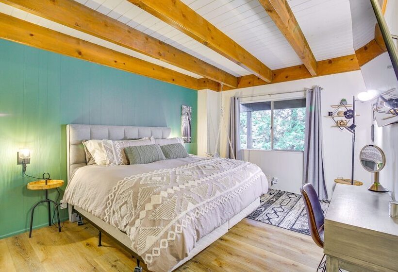 Cozy & Chic Lake Arrowhead Cabin W/ Deck!