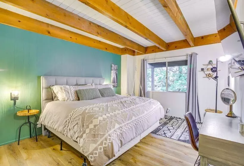 Cozy & Chic Lake Arrowhead Cabin W/ Deck!