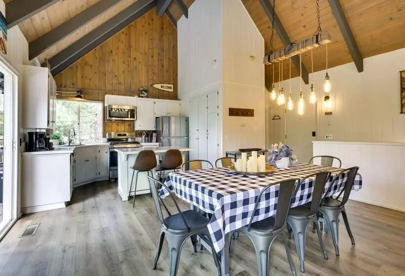 Cozy & Chic Lake Arrowhead Cabin W/ Deck!