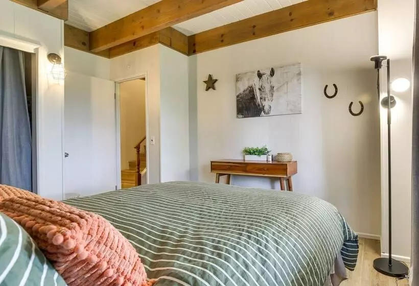 Cozy & Chic Lake Arrowhead Cabin W/ Deck!