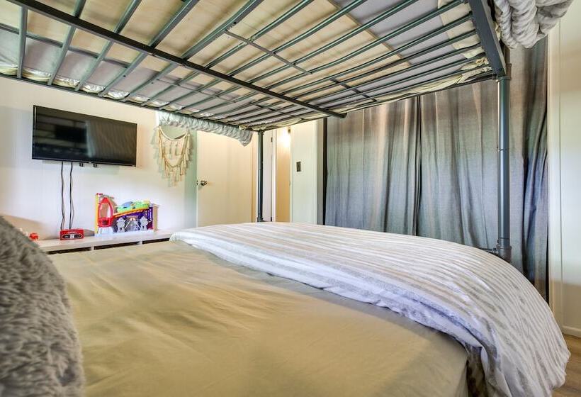 Cozy & Chic Lake Arrowhead Cabin W/ Deck!