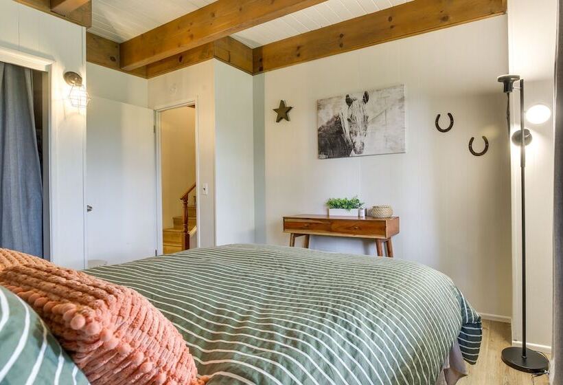 Cozy & Chic Lake Arrowhead Cabin W/ Deck!