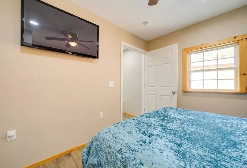 Cozy Cabin In The Smokies   Great For Couples!