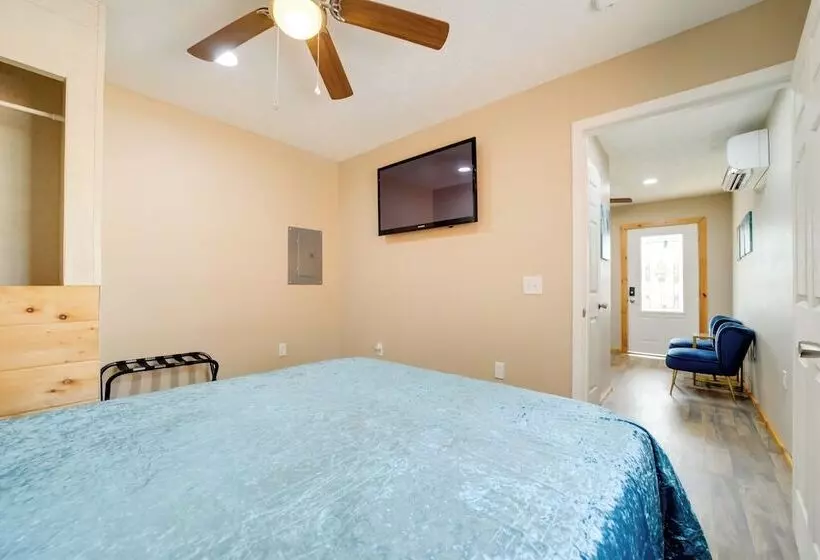 Cozy Cabin In The Smokies   Great For Couples!