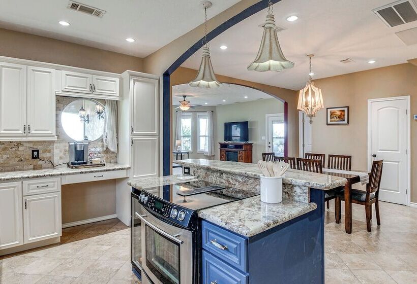 Family Friendly Lake Livingston Retreat W/ Patio!