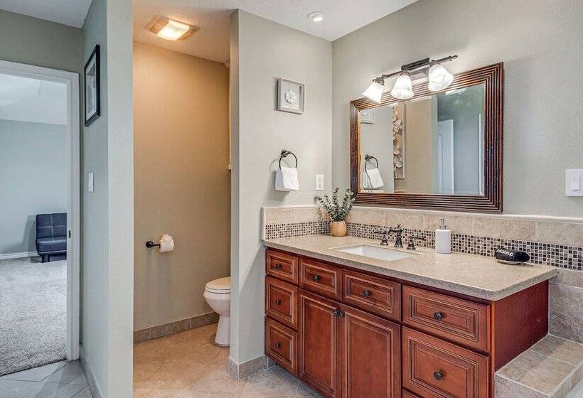 Family Friendly Lake Livingston Retreat W/ Patio!