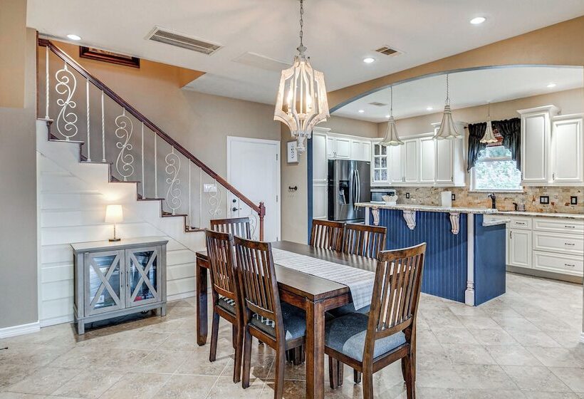 Family Friendly Lake Livingston Retreat W/ Patio!