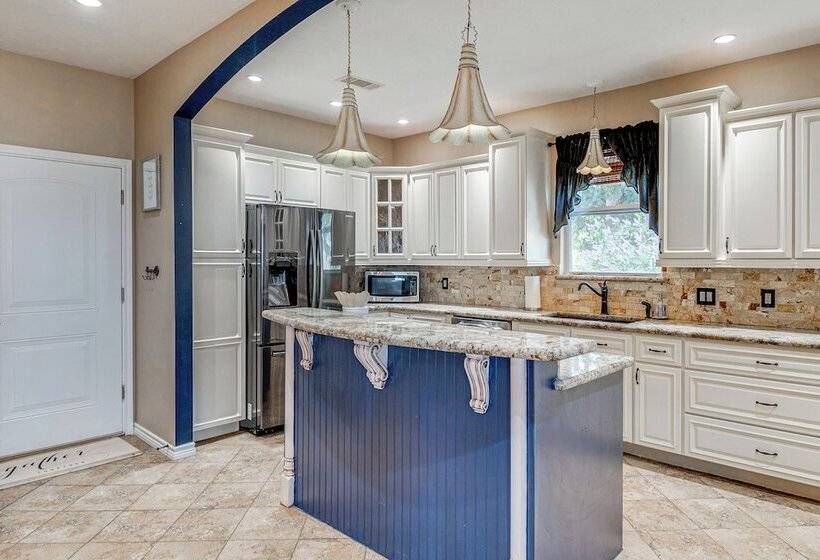 Family Friendly Lake Livingston Retreat W/ Patio!