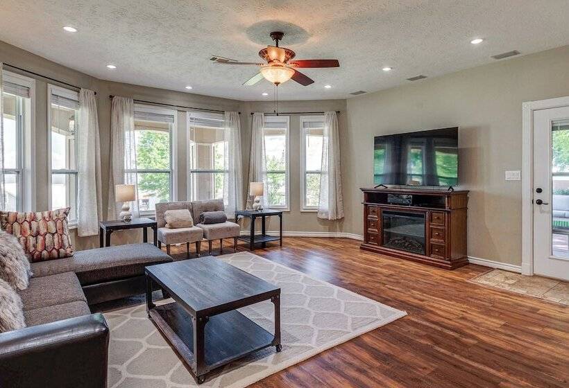 Family Friendly Lake Livingston Retreat W/ Patio!