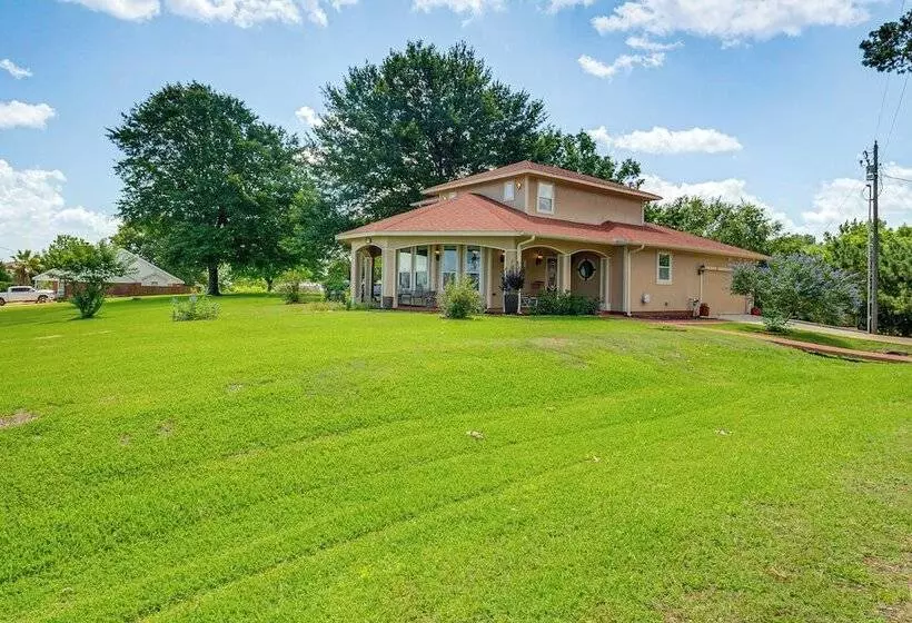 Family Friendly Lake Livingston Retreat W/ Patio!