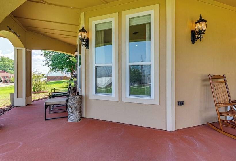 Family Friendly Lake Livingston Retreat W/ Patio!