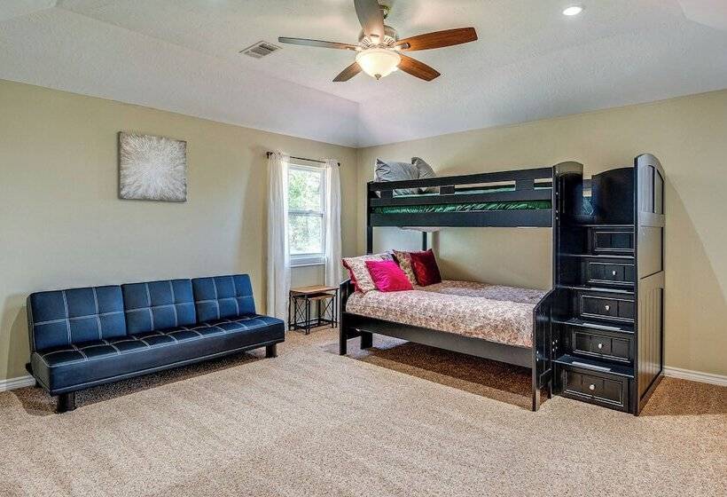 Family Friendly Lake Livingston Retreat W/ Patio!