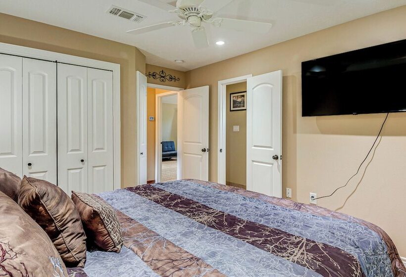 Family Friendly Lake Livingston Retreat W/ Patio!