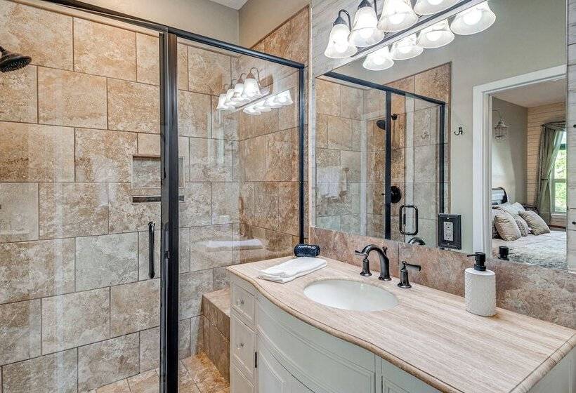 Family Friendly Lake Livingston Retreat W/ Patio!