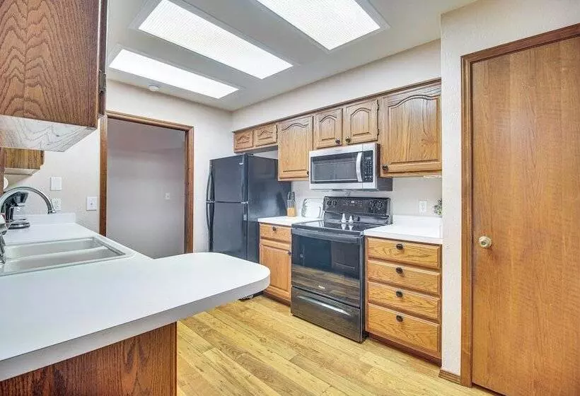 Hillcrest Hideaway  Grove Home ~ 1 Mi To Launch