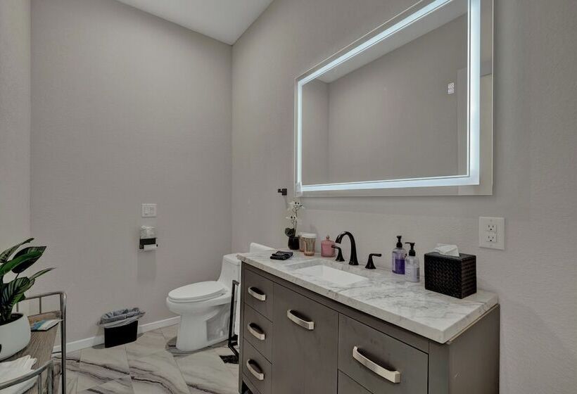 The Bentley Hotel   James Bond Suite   Pool View