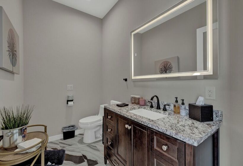 The Bentley Hotel   James Bond Suite   Pool View