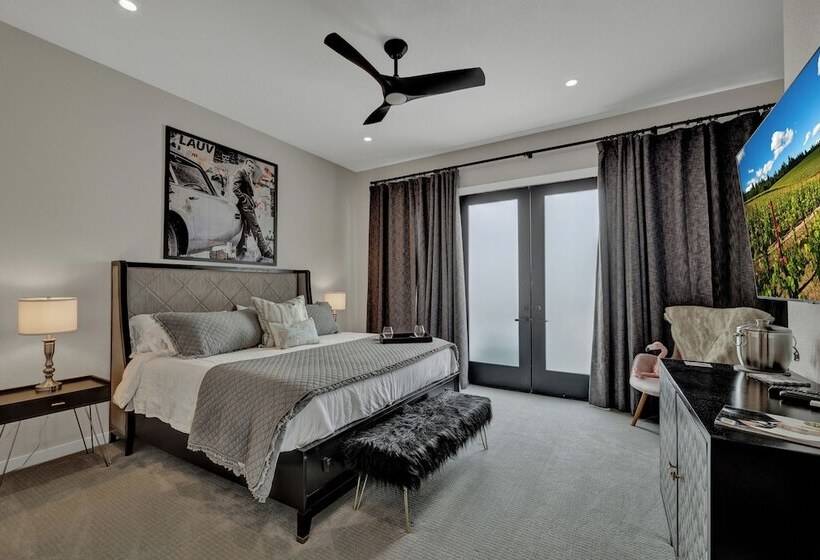 The Bentley Hotel   James Bond Suite   Pool View