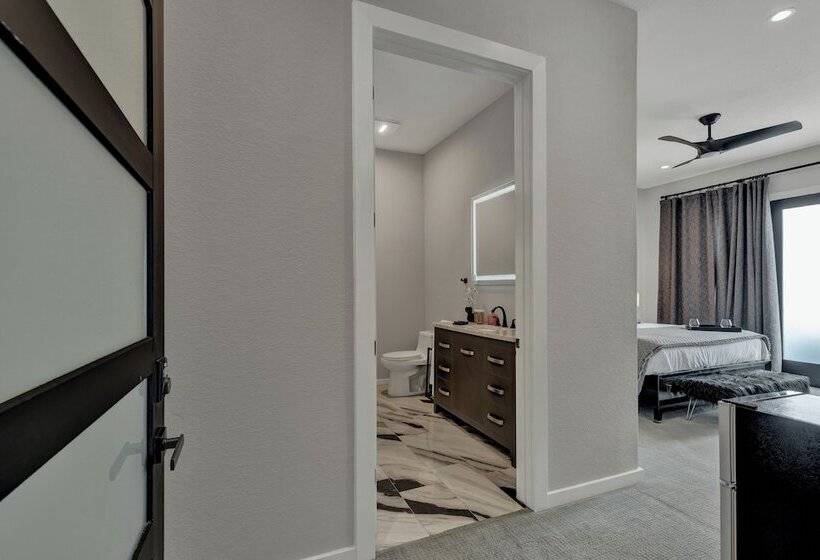 The Bentley Hotel   James Bond Suite   Pool View