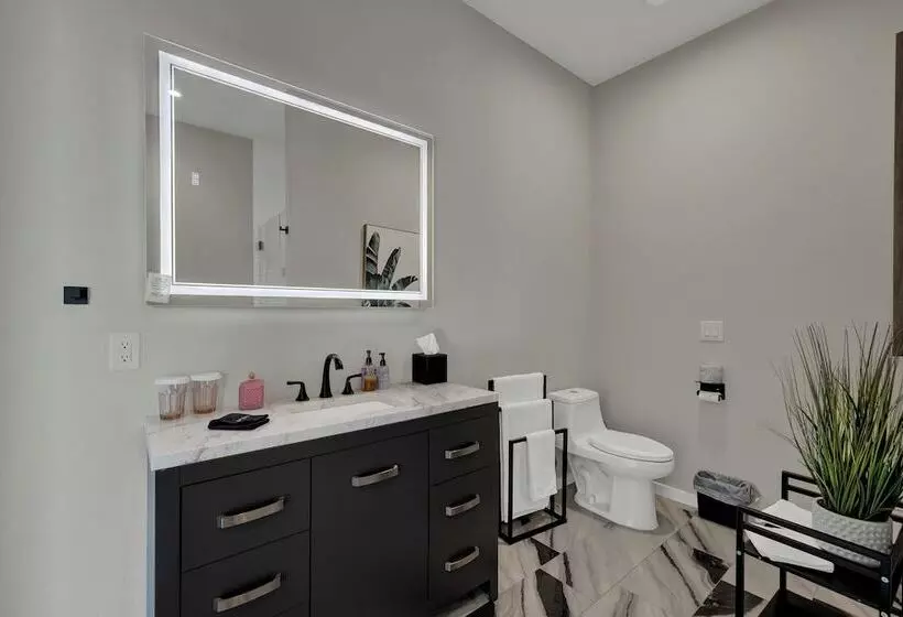 The Bentley Hotel   Mona Lisa Room   Pool View