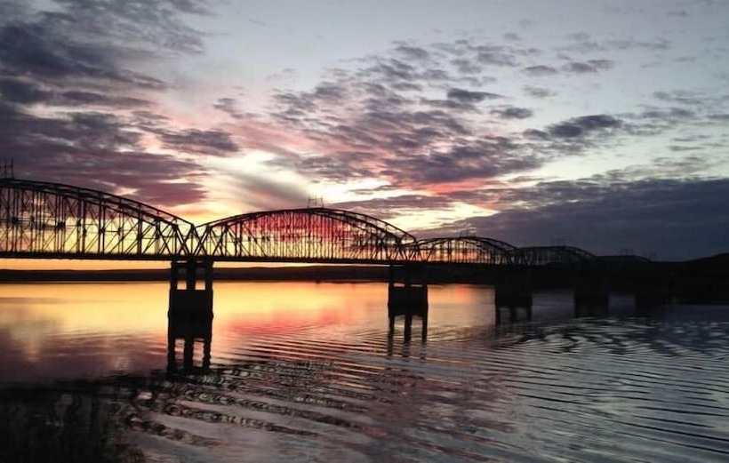 Отель A Bridge View Inn