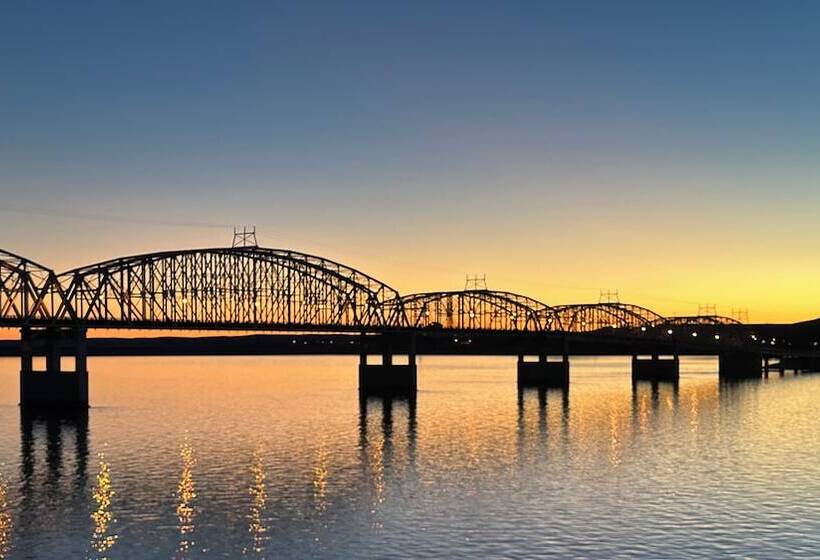 Отель A Bridge View Inn