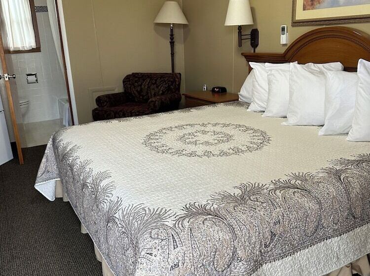 Отель A Bridge View Inn